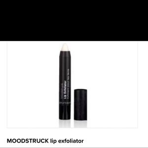 Younique lip exfoliator